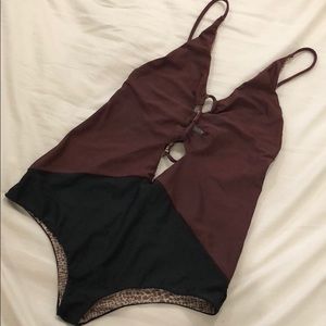 ACACIA KOKOMO (USED)